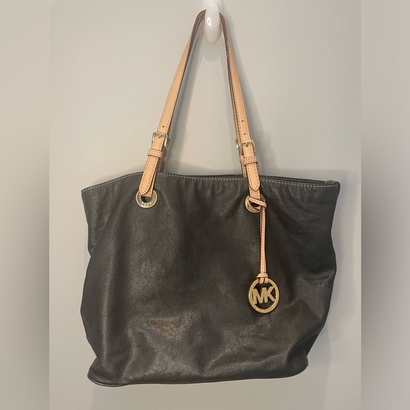 Michael Kors Jet Set Black Leather Tote – Large Shoulder Bag w/ MK Charm - Picture 1 of 10